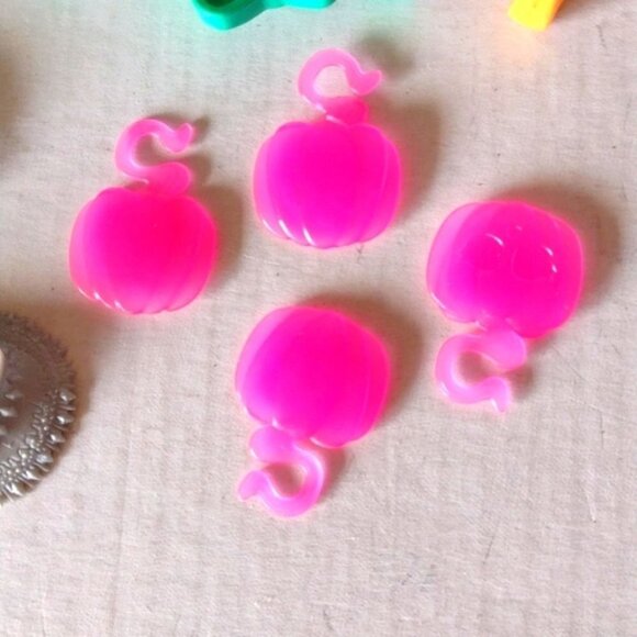 Monster High Miscellaneous Accessories and Items x 22 Pieces - Picture 2 of 11